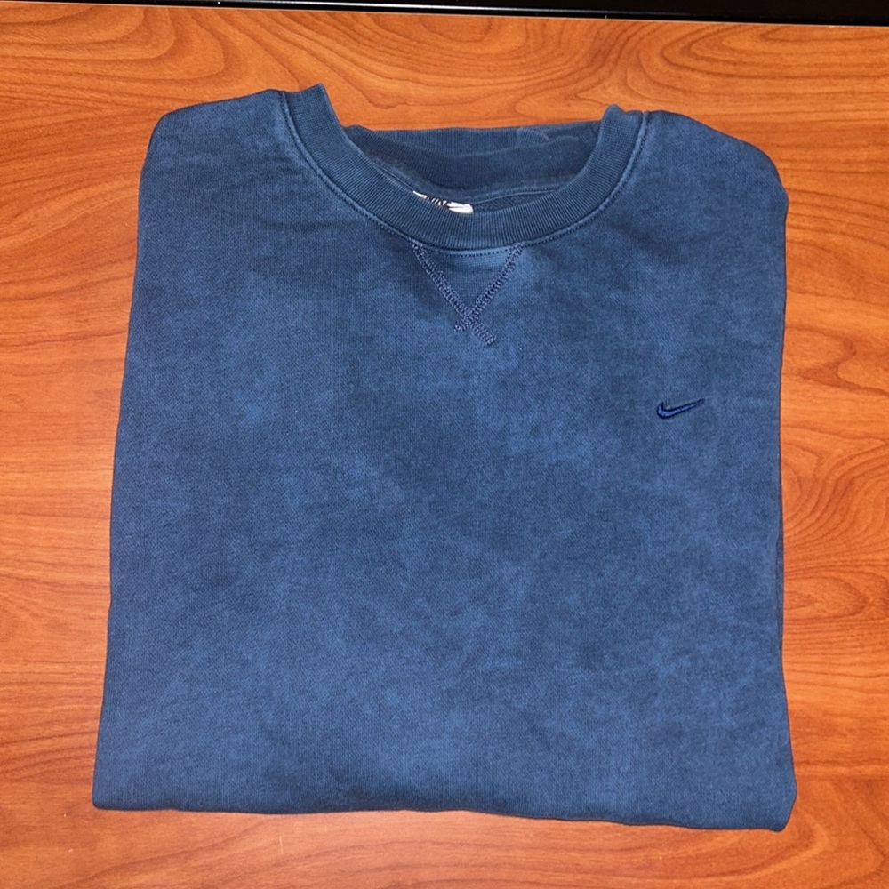 Navy blue Nike crewneck sweatshirt